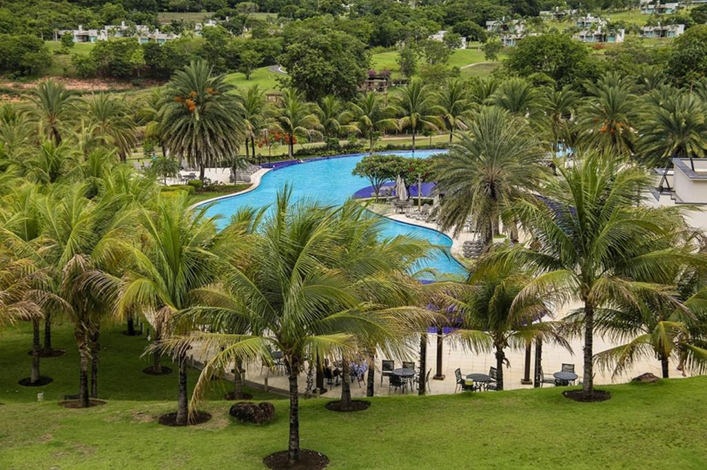 Piscina em meio à jardins e natureza exuberante do Malai Manso Resort (Divulgação) Piscina em meio à jardins e natureza exuberante do Malai Manso Resort (Divulgação)