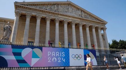 Collaborateurs parlementaires, personnel administratif... Dans les coulisses de l'Assemblée nationale, des centaines de travailleurs de l'ombre