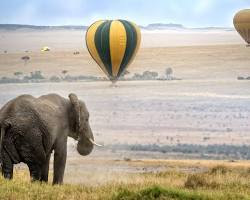 Imagen de family on a hot air balloon in Tanzania