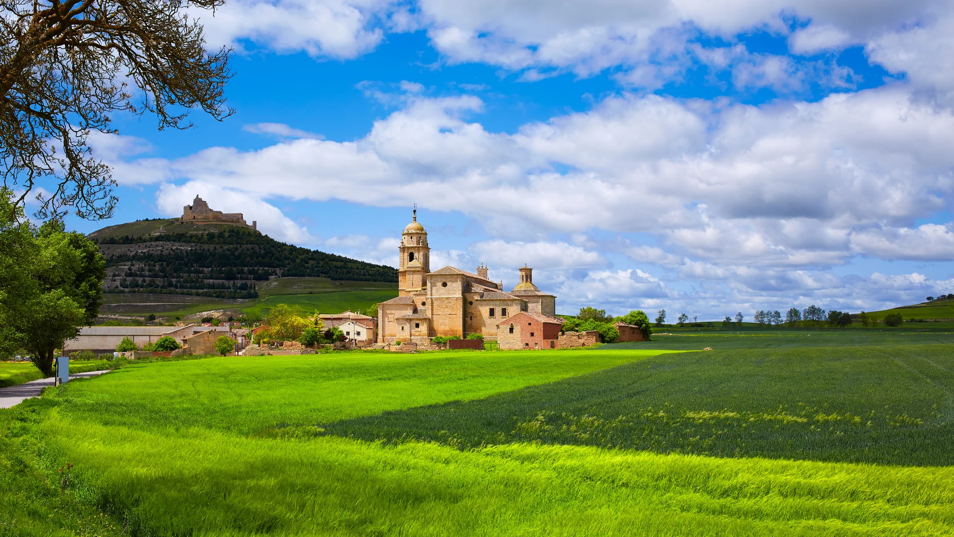 Castrojeriz es una localidad burgalesa situada en pleno recorrido del Camino de Santiago francés