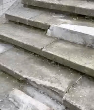 El PSOE de Tres Cantos alerta sobre el deterioro de escaleras en el municipio