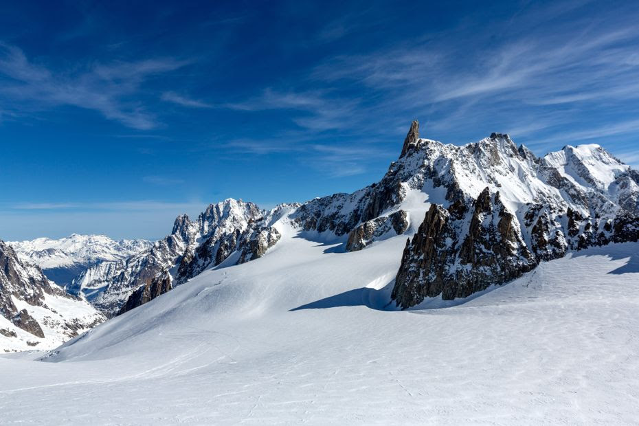 VIDÉO. Trois alpinistes secourus par hélicoptère au Mont-Blanc : les images impressionnantes des secouristes italiens