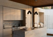 La cocina se compone de dos zonas, interior y exterior.
