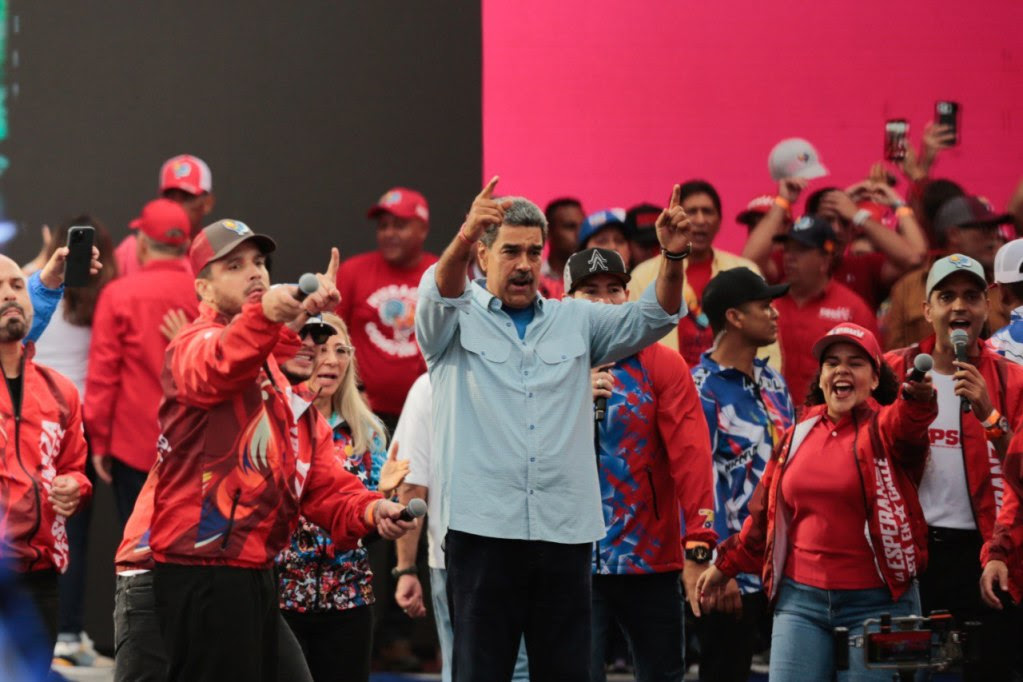 Maduro cierra campaña en Caracas y asegura que chavismo va a elecciones “sin una sola fisura”