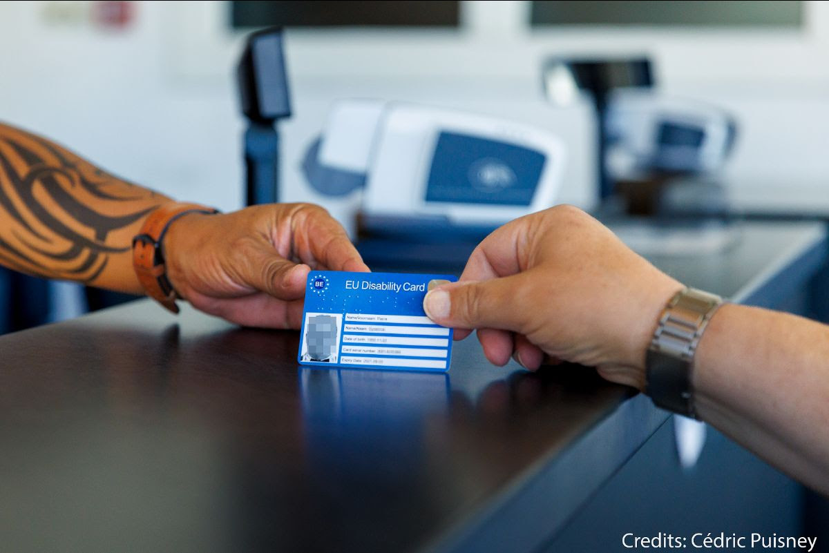 Person presenting an European Disability Card