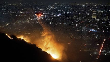 Incendies en Californie : le bilan passe à cinq morts et les autorités ordonnent l'évacuation du centre de Hollywood