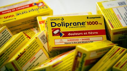 'Il faudra être très vigilant' : doit-on s'inquiéter de la vente du Doliprane par Sanofi à un fonds d'investissement américain ?