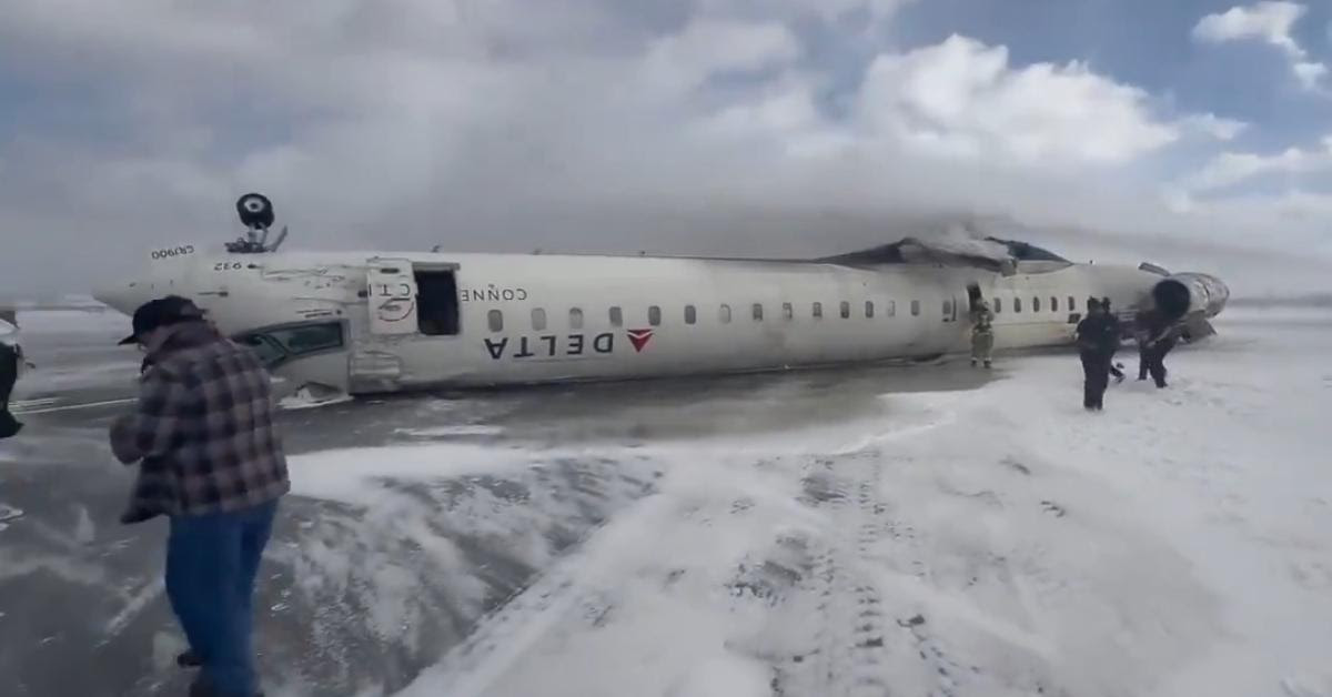 Photo of upside down Delta Flight.