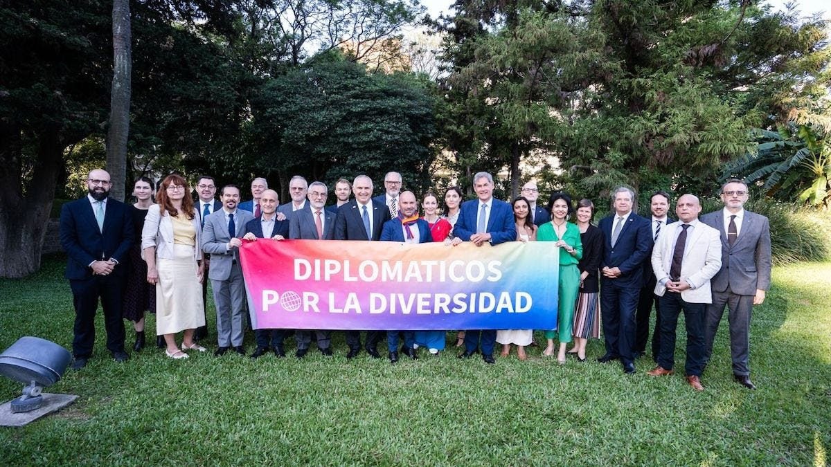 Embajadores y diplomáticos de 30 países firmaron una declaración a horas de una nueva marcha del Orgullo. Embajadores y diplomáticos de 30 países firmaron una declaración a horas de una nueva marcha del Orgullo.