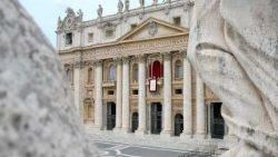 Il primo Regina Caeli di Papa Leone XIV dalla loggia centrale della Basilica di San Pietro 