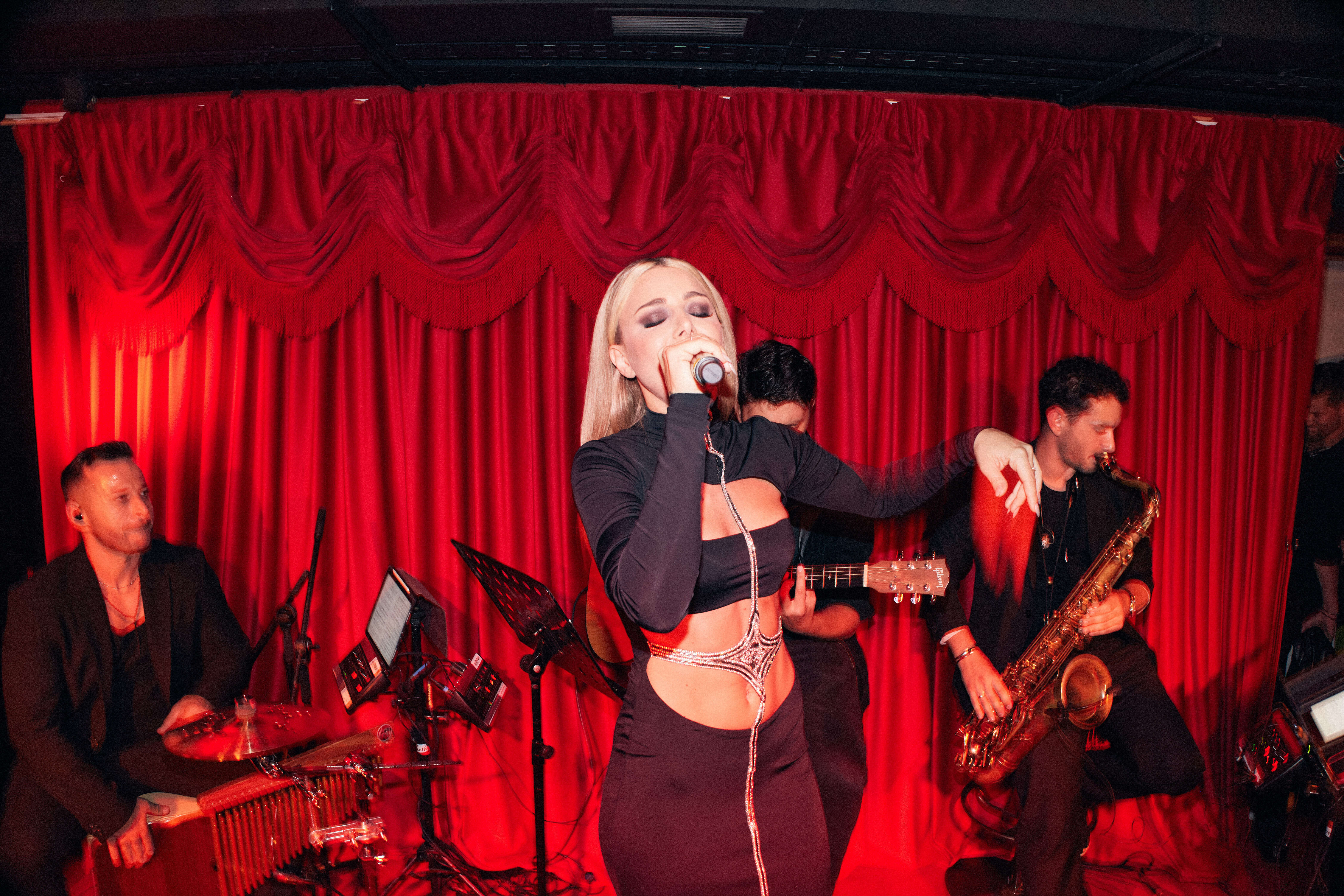 Josephine: έγινε πλατινένια με το album «Τα Καλά Κορίτσια» Η λαμπερή απονομή για τη νέα μεγάλη επιτυχία της- Ρυθμός 99.7 Κέρκυρα