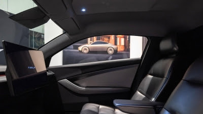 Tesla prueba su sistema de conducción autónoma supervisada por Madrid