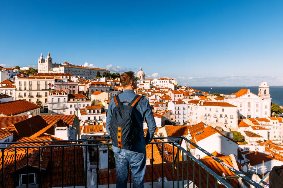 Lisboa, en Portugal, es una de las ciudades europeas fuertemente afectada por la masificación del turismo. Foto: Getty Images. 