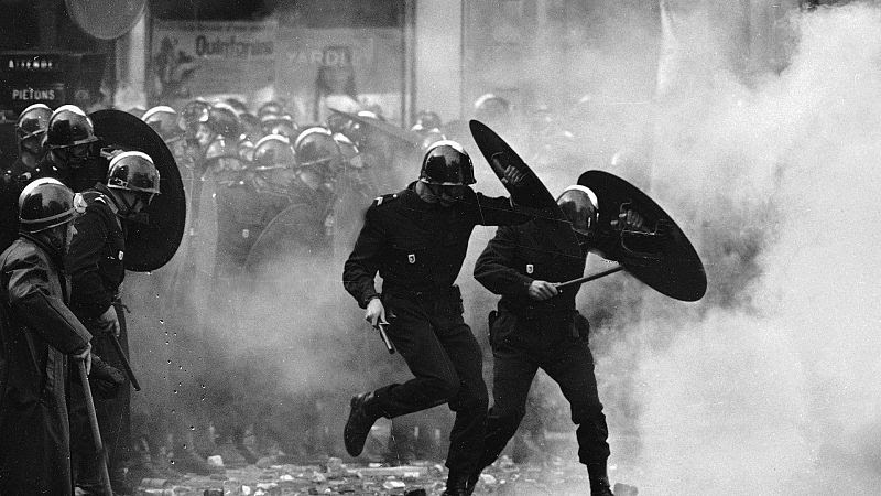 Crying out for change: A short history of student protests in Europe 800x450_cmsv2_e1f4ded9-5704-53d8-bf16-23781b8e1801-8412346