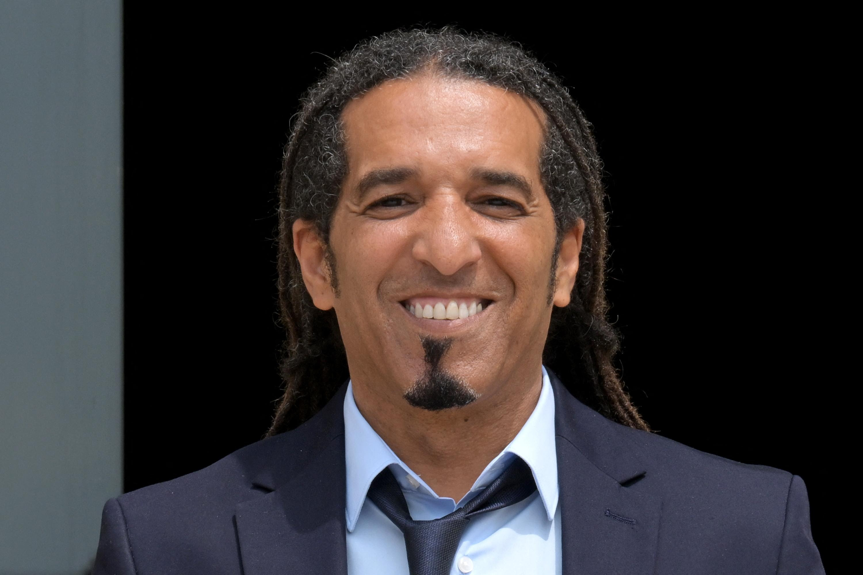 Le député Steevy Gustave visé par une remarque raciste sur ses dreadlocks à l’Assemblée