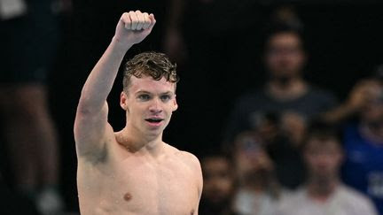 JO 2024 : les relayeurs français en finale du 4x100 4 nages, Thibaut Collet éliminé à la perche... Suivez la journée olympique