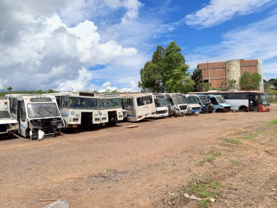 La UNEG marcha a media máquina por falta de transporte