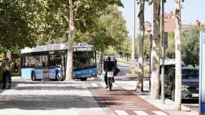 Ayuntamiento de Madrid defiende que no ha ejecutado ningún carril bici en acera desde 2019 y que se irán retirando