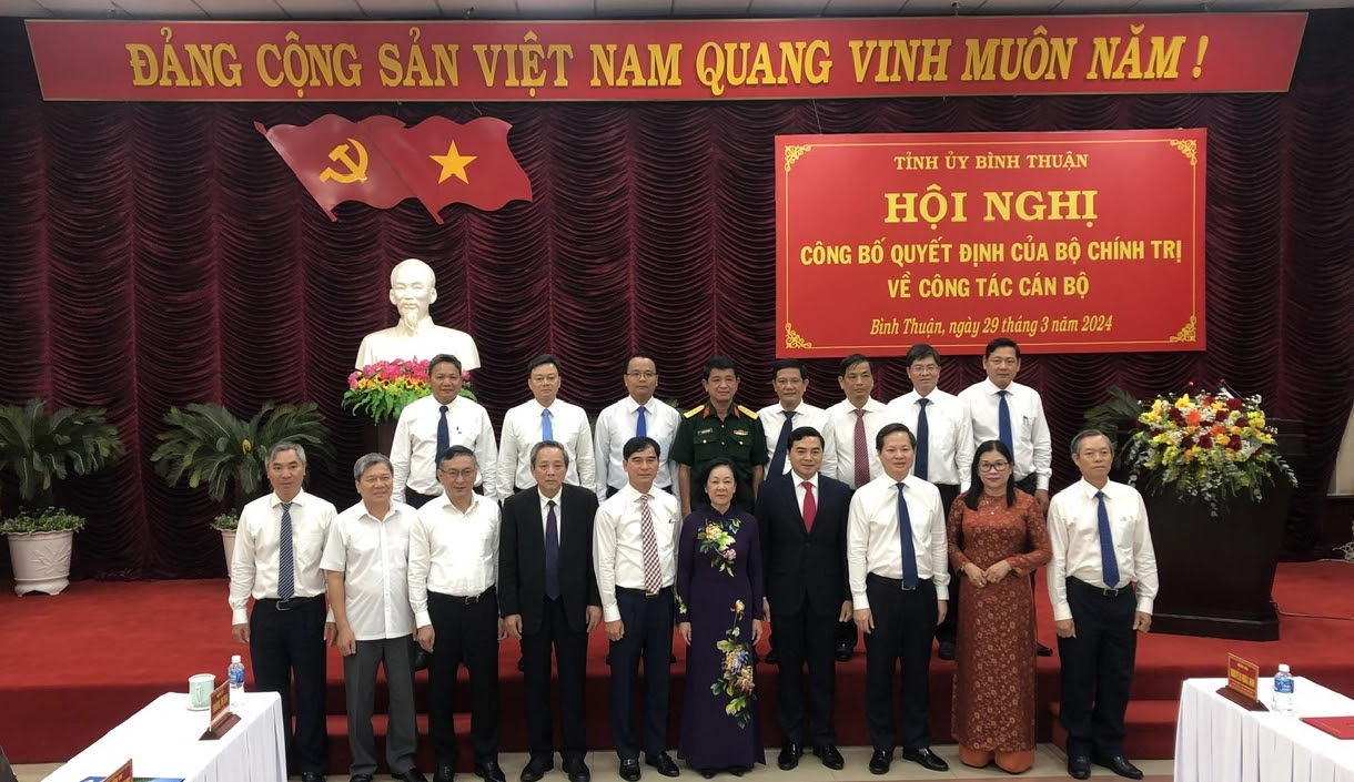 Bà Trương Thị Mai mong tập thể Tỉnh ủy kề vai sát cánh cùng Bí thư để đưa Bình Thuận ngày càng phát triển- Ảnh 3.