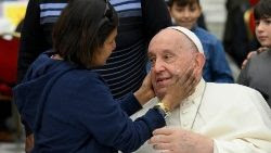 Il Papa durante la Giornata mondiale dei poveri 2024 in Vaticano