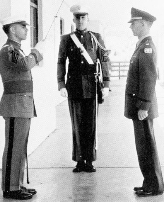 Donald Trump đang học năm cuối tại Học viện Quân sự New York, Cornwall-on-Hudson, NY vào năm 1964.