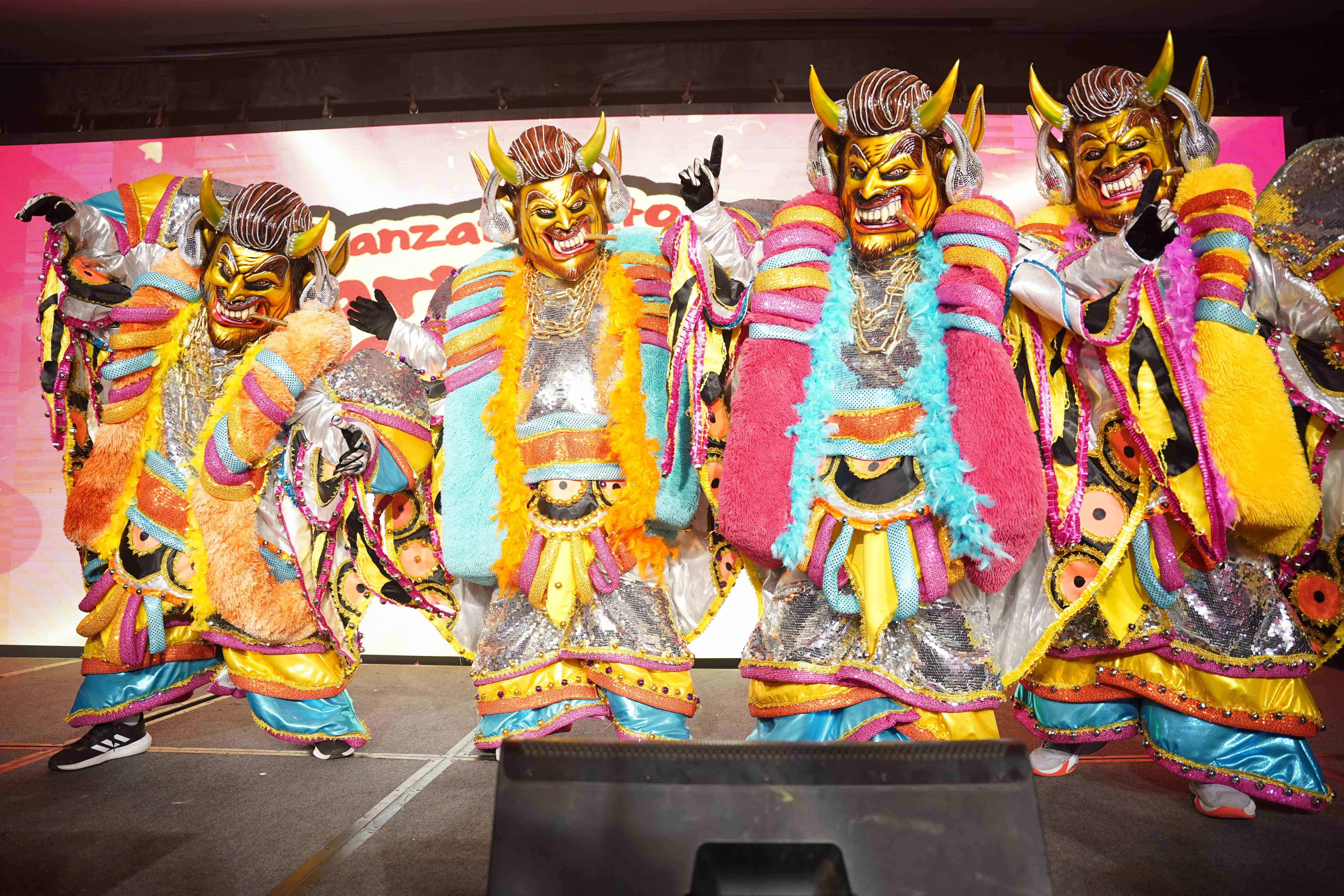 Los Broncos, una de las emblemáticas comparsas del carnaval de La Vega