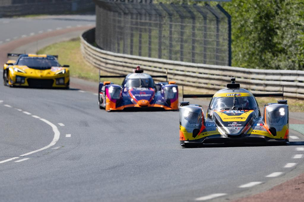 Equipes trabalharam nos ajustes dos carros para a intensa semana em Le Mans (Prudencio Casales/ACO)