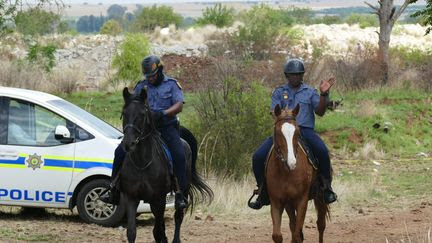 'Ils n'ont pas à manger, pas à boire' : en Afrique du Sud, un bras de fer oppose la police à des mineurs illégaux autour d'une mine qui abriterait de l'or