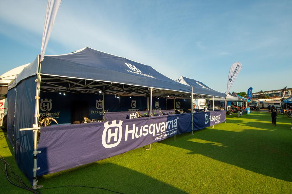 Box da Husqvarna na pista de motocross do Autódromo de Interlagos (Ney Evangelista)