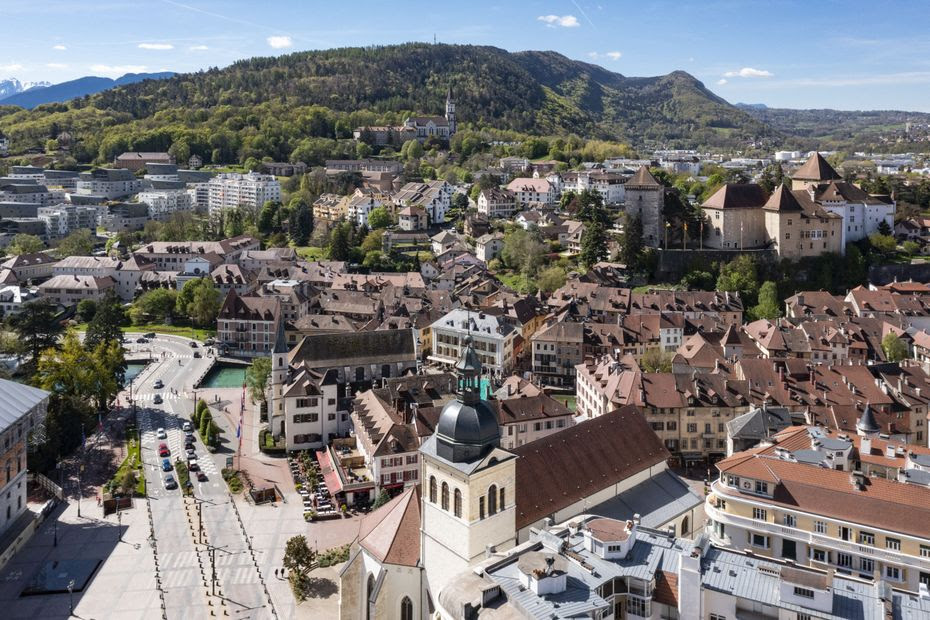 'Diffamation, insultes, haine' : plusieurs élus de la Ville d'Annecy portent plainte après des faits de cyberharcèlement