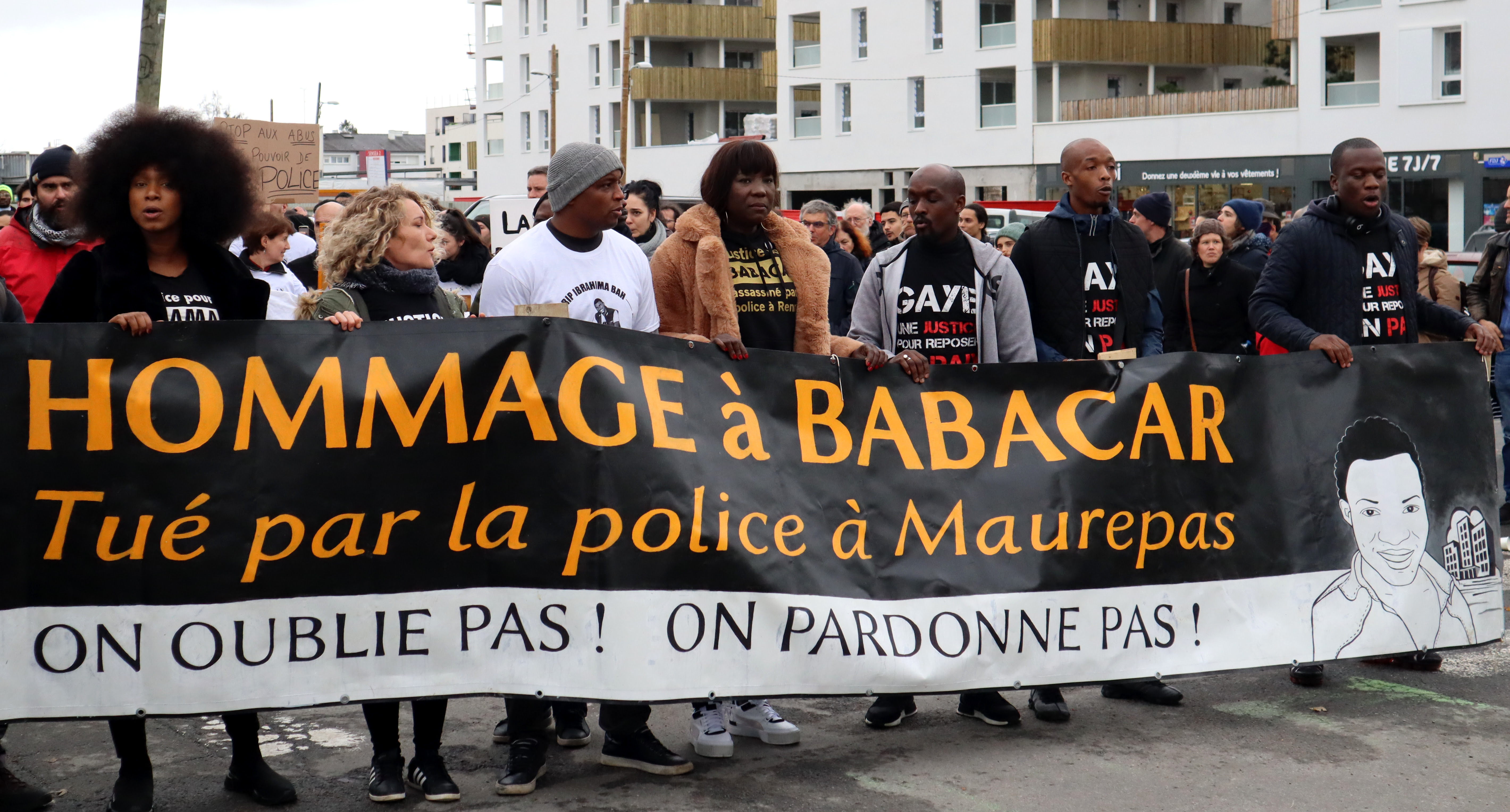 Les policiers auraient pu le désarmer s'ils l'avaient voulu » : retour sur  la mort de Babacar Gueye - Basta!