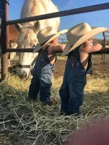 Cowboys-just-standing-around