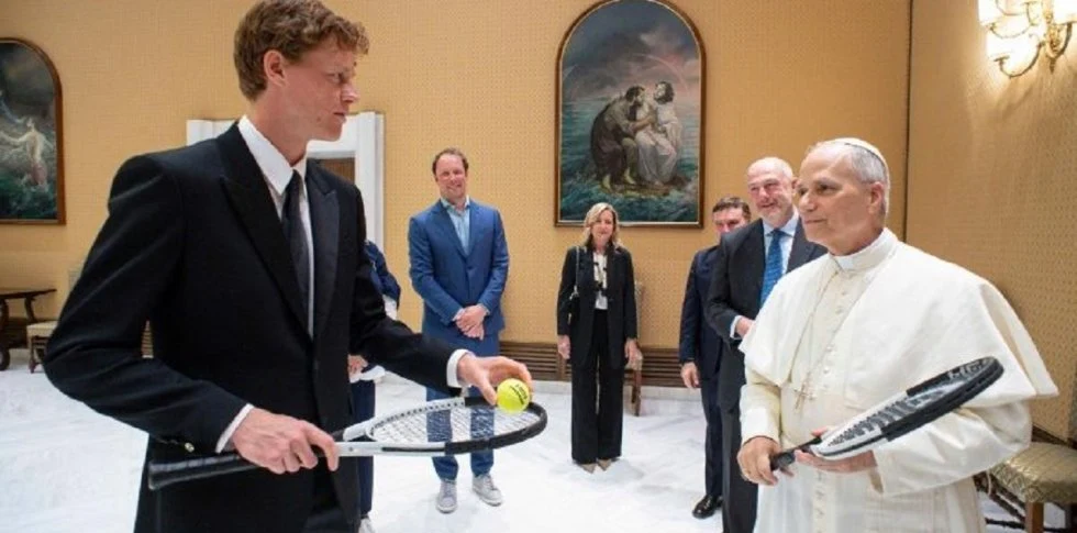 El tenista Jannik Sinner visitó al Papa León XIV, que sigue este deporte y que lo ha jugado hasta hace poco