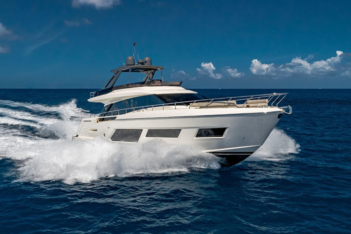 Ferretti Yachts 670