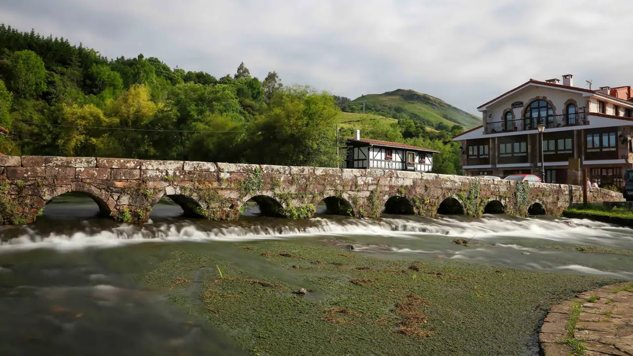 El manantial de Cantabria donde las aguas brotan al capricho de un hada