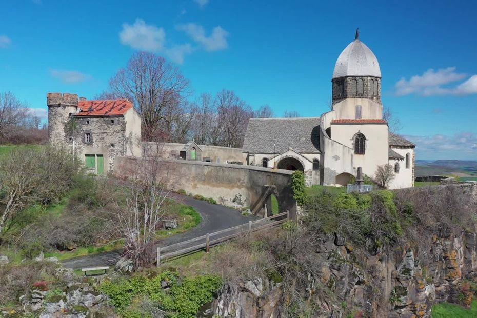 Découvrez les '5 villages' lors d’une randonnée dans le Puy-de-Dôme