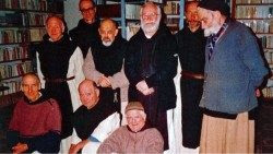 Un'immagine dei monaci martiri di Tibhirine (fratel Luc è il primo a drestra)