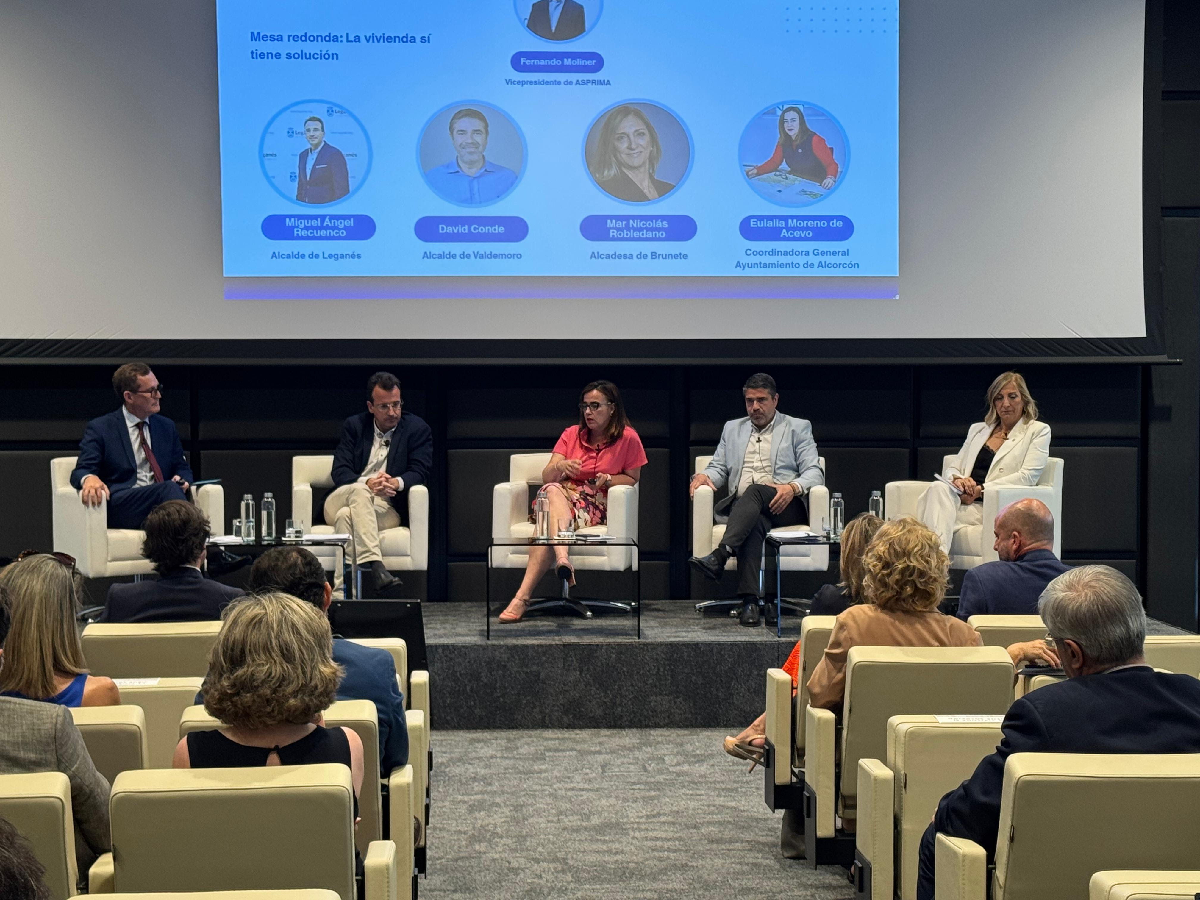 (De izq. a dch.) Fernando Moliner (Asprima), Miguel Ángel Recuenco (Leganés), Eulalia Moreno (Alcorcón), David Conde (Valdemoro) y Mar Nicolas Robledan (Brunete).
