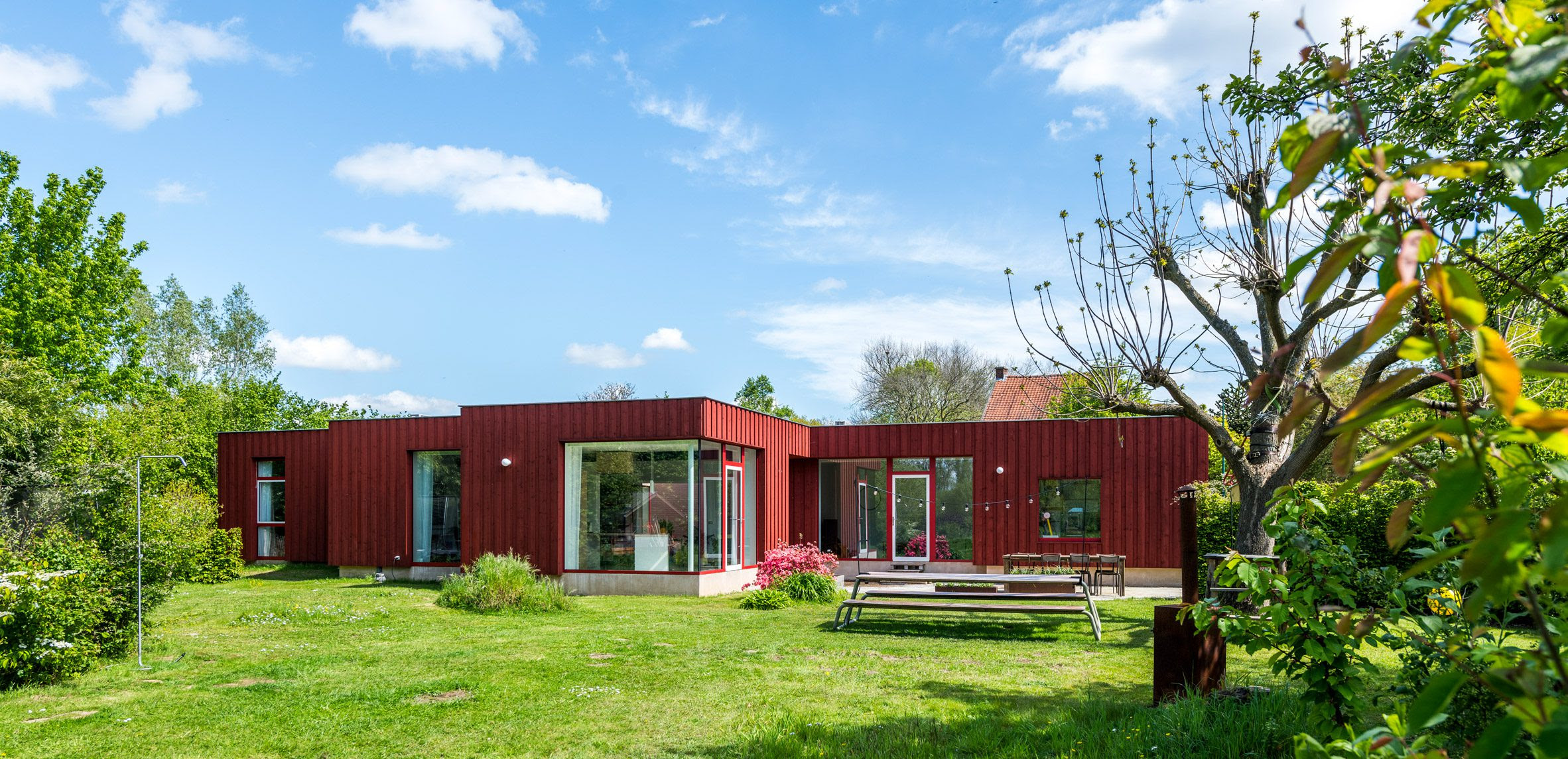 Charlotte es el proyecto con el que el estudio Madam Architectuur ha ampliado y rediseñado un bungalow de los años 90.