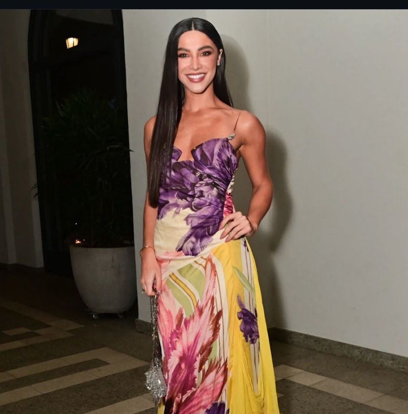 Gabriela Versiani (Agnews)