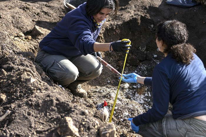 Excavaciones en el Batallón 14.