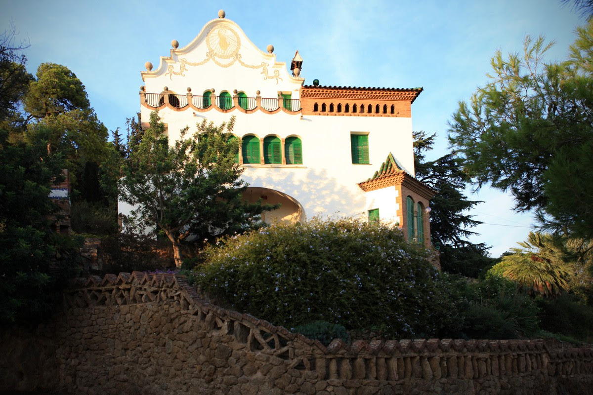 Barcelona negocia la compra de Casa Trias, la única residencia privada del Park Güell, por 4 millones