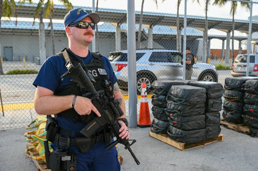 Guardia Costera desembarca en Florida 2.180 kilos de cocaína incautada cerca de Venezuela