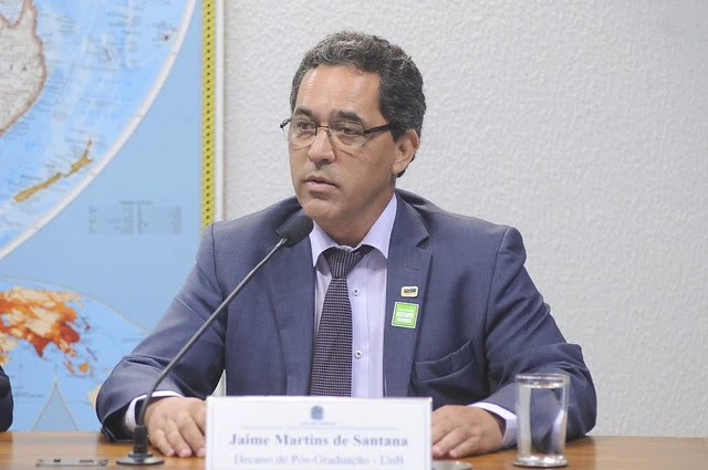 Decano de Pesquisa e Pós-Graduação da Universidade de Brasília (UnB), Jaime Martins de Santana.