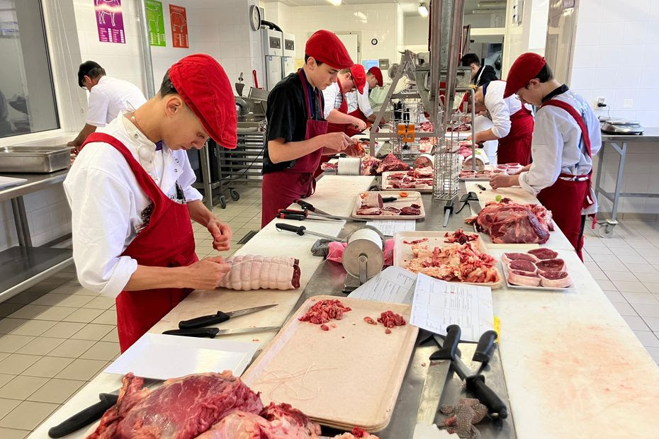 “Je veux prouver que je peux faire du bon travail” : un concours pour mettre en valeur le métier de boucher