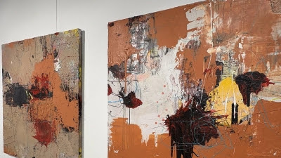 La Casa de Vacas de Madrid abre una puerta al otro lado del espejo a través de 30 obras del artista Manolo Oyonarte