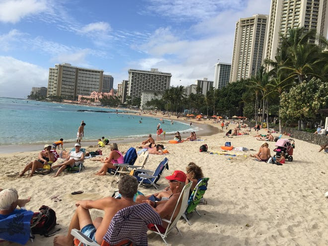 Waikiki en Honolulu es el tramo de playa más famoso de Oahu, Hawaii, y también es artificial.