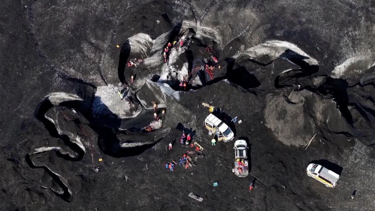 Muere un turista y otros dos se encuentran desaparecidos tras el derrumbe de una cueva de hielo