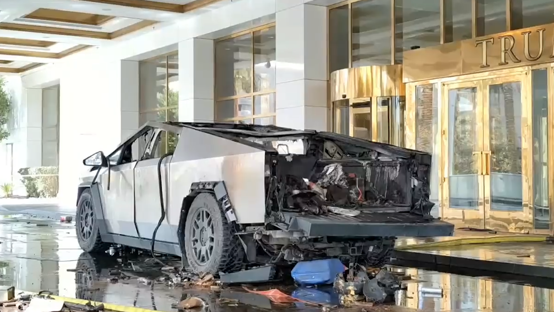 Les images de l'explosion de la Tesla Cybertruck devant l’hôtel Trump à Las Vegas