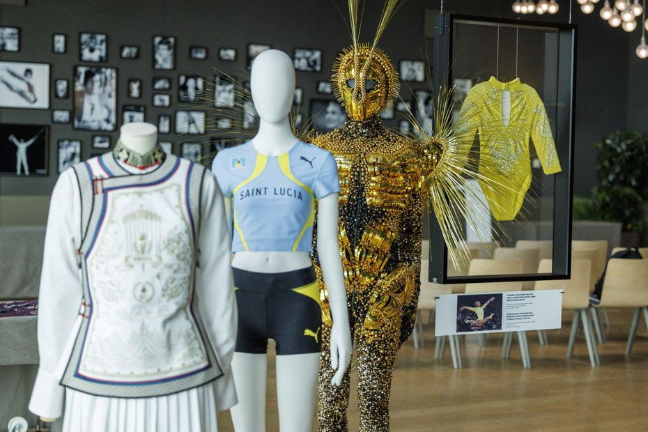 VIDÉO. Maillot de Léon Marchand, raquette de Djokovic : le musée de Lausanne expose les trésors des JO de Paris 2024